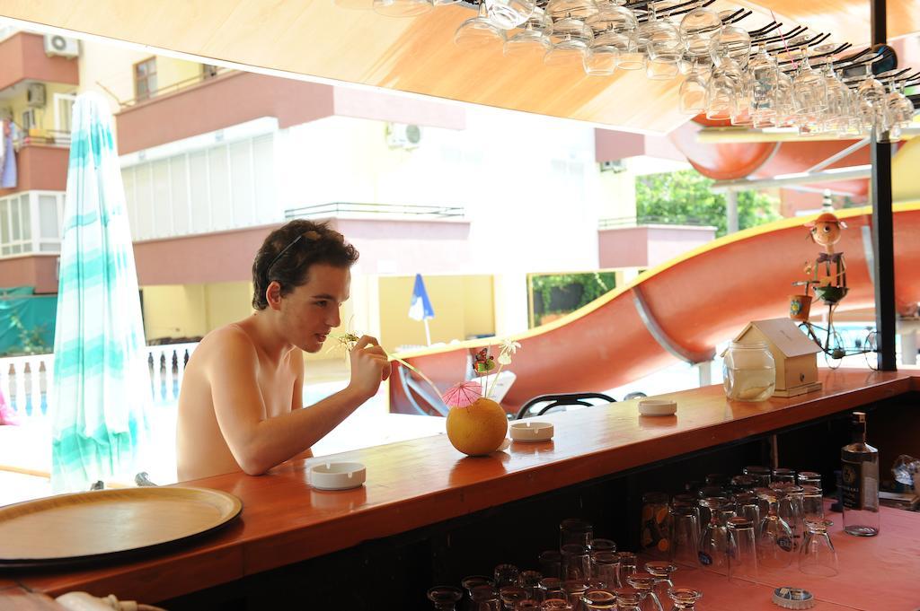Holiday World Hotel Alanya Esterno foto